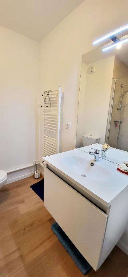 Appartement Moderne Finement Decore Avec Balcon A Vannes Centre Exterior foto