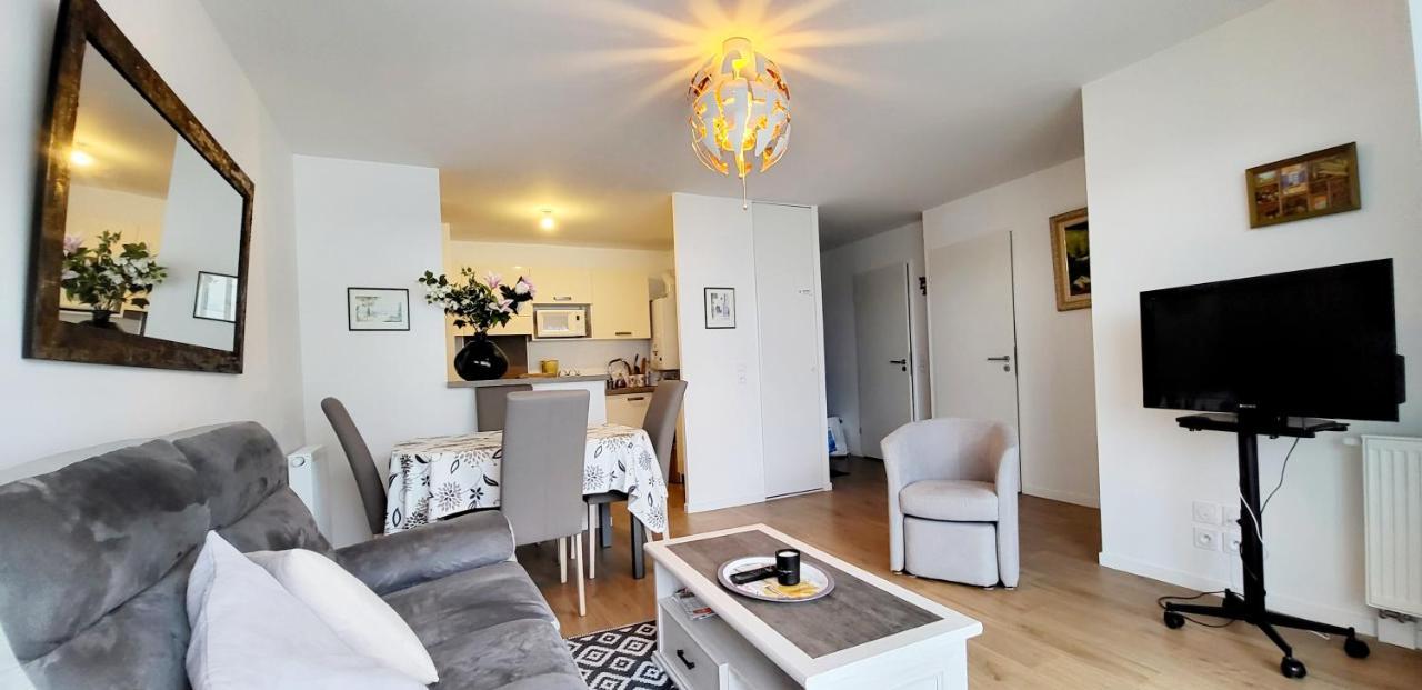 Appartement Moderne Finement Decore Avec Balcon A Vannes Centre Exterior foto