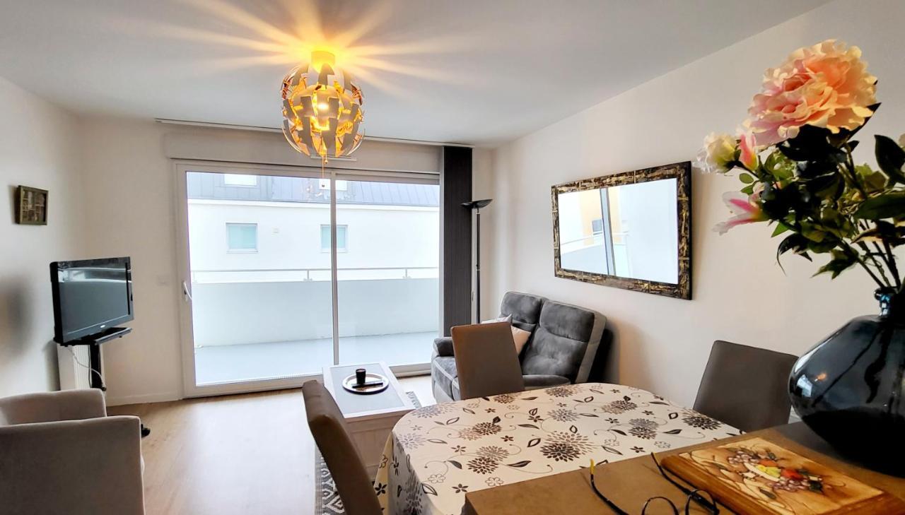Appartement Moderne Finement Decore Avec Balcon A Vannes Centre Exterior foto